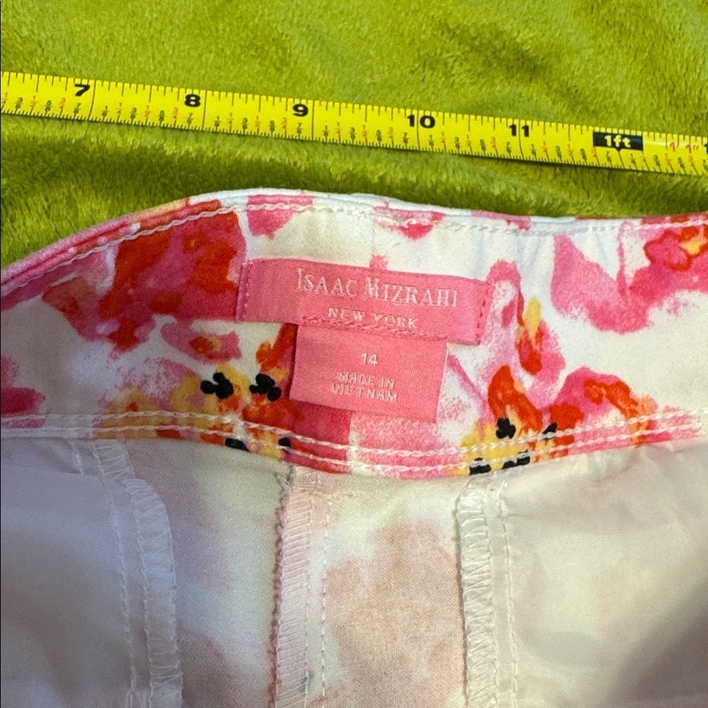 Isaac Mizrahi Pink Floral Print Shorts Bold Resort Wear Summer Vacation Chic, 14 - Picture 3 of 7